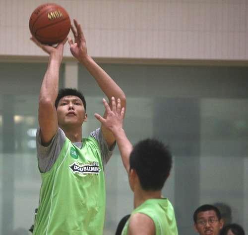 NBA，篮网压哨三分绝杀热火终结对手九连胜